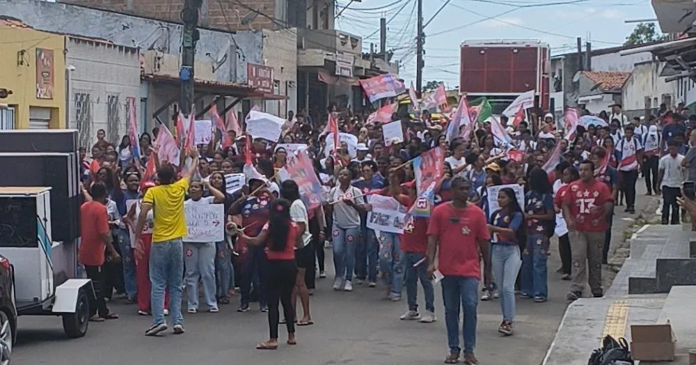 Estudantes foram pra rua em defesa da democracia