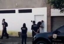 PF cumpre mandados na casa do prefeito de Candeias