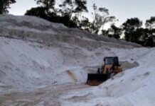 Operação conjunta combate extração irregular de areia em Camaçari