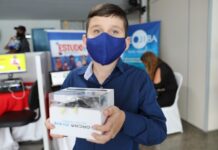 Estudantes com deficiência visual recebem dispositivo que permite mais autonomia no processo de aprendizagem