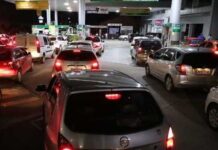 Motoristas sebastianenses fizeram fila para encher o tanque após anúncio de reajuste da gasolina