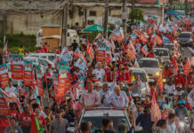 Em carreata, Jerônimo e Ivoneide Caetano recebem apoio da população de Camaçari
