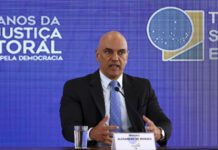 Moraes manda bloquear contas de 43 suspeitos de financiar atos golpistas