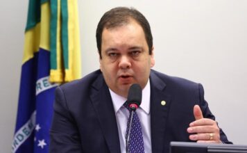 Decisão de ser ou não ministro agora só depende de Elmar