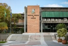 O secretário da Administração de Camaçari, Hélder Almeida (União Brasil), e o presidente do PP do município, Fábio Lima, firmaram o compromisso de caminharem juntos nas eleições de 2024