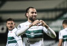 Vitória assina com Léo Gamalho para temporada 2023