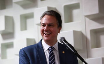 MEC confirma reajuste no salário de professor; piso vai a R$ 4,4 mil