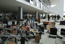 Ministro diz que golpistas, muitos bêbados, levaram documentos e HDs do Planalto