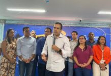 Em meio à manifestação de pais, Bruno Reis anuncia concurso para professores e escola exclusiva para crianças autistas