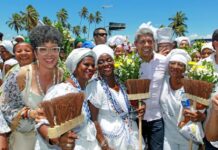 Governador Jerônimo Rodrigues participa da Lavagem de Itapuã, em Salvador