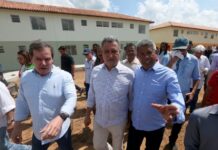 Jerônimo Rodrigues e Rui Costa vão a Santo Amaro para última vistoria de casas populares que serão entregues na próxima semana