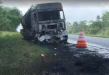 Carreta que pegou fogo na BR-324 ainda não foi removida