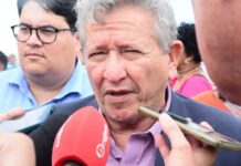 Luiz Caetano comemora oficialização da BYD em Camaçari