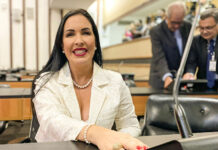 Ludmilla Fiscina comemora anúncio do Programa CNH Social pelo diretor-geral do Detran-BA