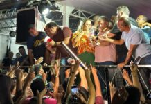 Caetano reúne população para comemorar aniversario em Camaçari