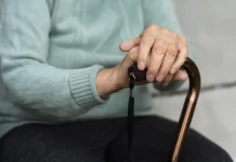 Idoso é interditado pela família após dar R$ 190 mil à namorada