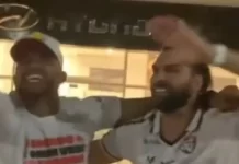 Jogadores do Vitória dançam na rua após acesso; veja vídeo