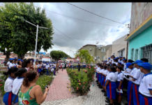 “Coro da Paz” se apresenta em praça de São Sebastião do Passé