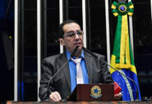 Reeleição é convite à gastança e à corrupção, diz Kajuru, autor de PEC