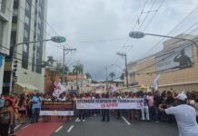 Sindicatos protestam contra atrasos nos salários de terceirizados da Educação na Bahia