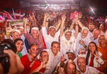 Ao lado de Jerônimo, Wagner e Otto, Caetano reúne multidão em lançamento de pré-candidatura em Camaçari