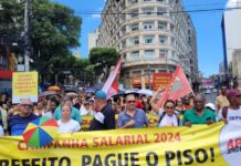 Profissionais da Educação na Bahia paralisam atividades nesta quarta (13) e pedem pagamento do piso salarial