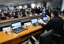 CCJ do Senado aprova desconto para maiores de 50 anos renovarem a CNH