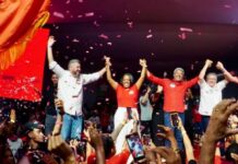 Luiz Caetano reúne 20 mil pessoas em lançamento de candidatura em Camaçari