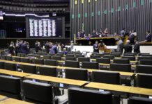 Câmara aprova revisão da reforma do ensino médio com mais disciplinas tradicionais