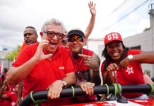 ‘Favela não fecha com playboy’, diz Kannário em caminhada com Caetano