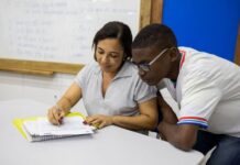 SEC divulga lista de gratificação para 966 educadores da rede estadual