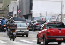 PL prevê suspensão de CNH por 1 ano e multa de quase R$ 3 mil em manobras arriscadas