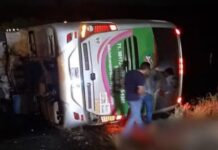 Quatro pessoas morrem e 11 ficam feridas em acidente de ônibus