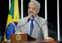 Humberto Costa é eleito presidente interino do PT até julho