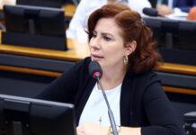 Moraes determina prisão de Zambelli, bloqueio de bens e inclusão em lista da Interpol